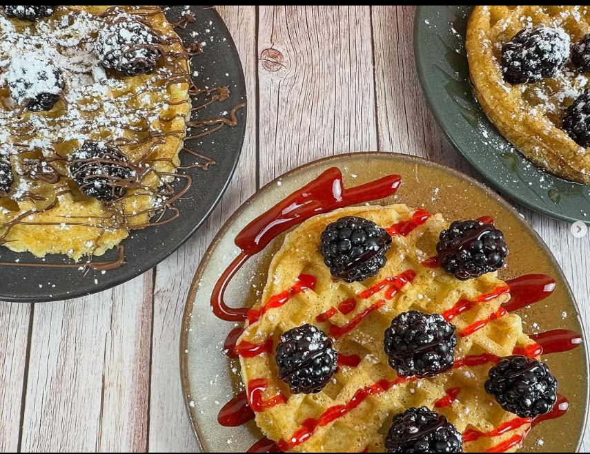 Gaufres aux mûres et coulis